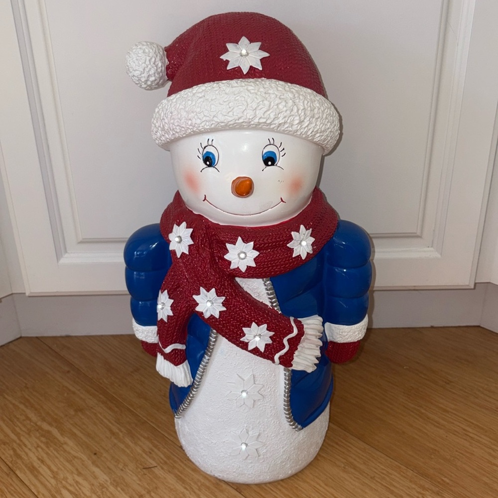 Plow & Hearth Indoor/Outdoor Lighted Snowman, 9 LED Ligts Battery-operated 17” H